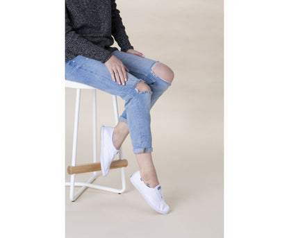 Chillax Basics White