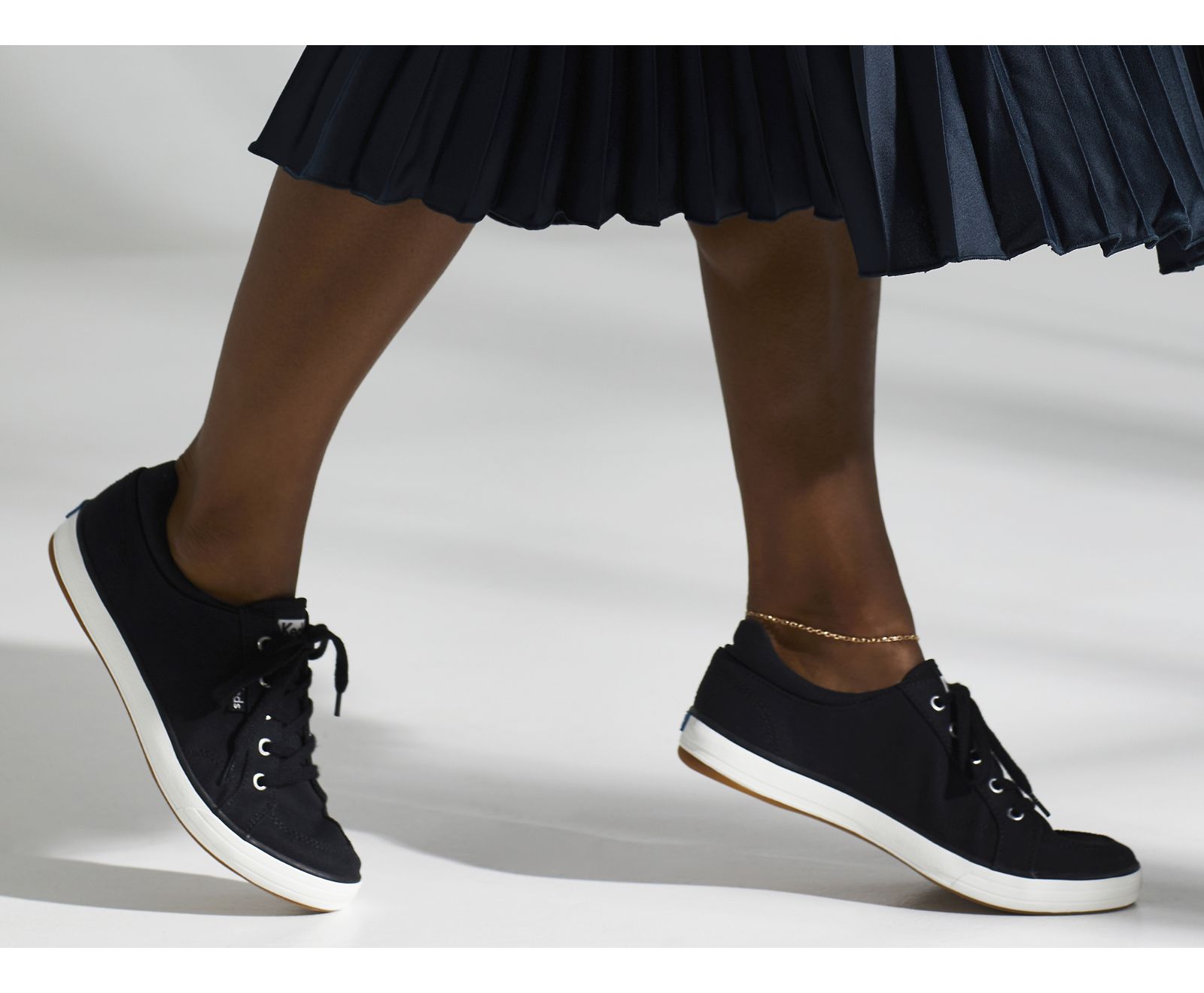 Center II Canvas Black