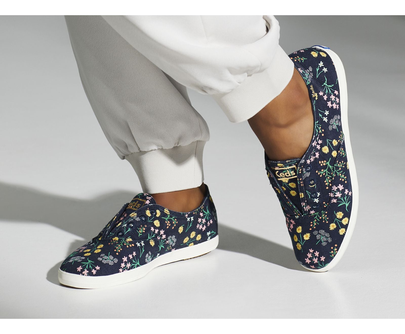 x Rifle Paper Co. Chillax Petite Fleurs Printed Navy Multi