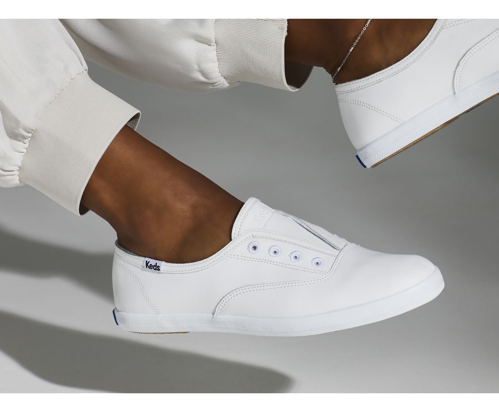 Chillax Leather White